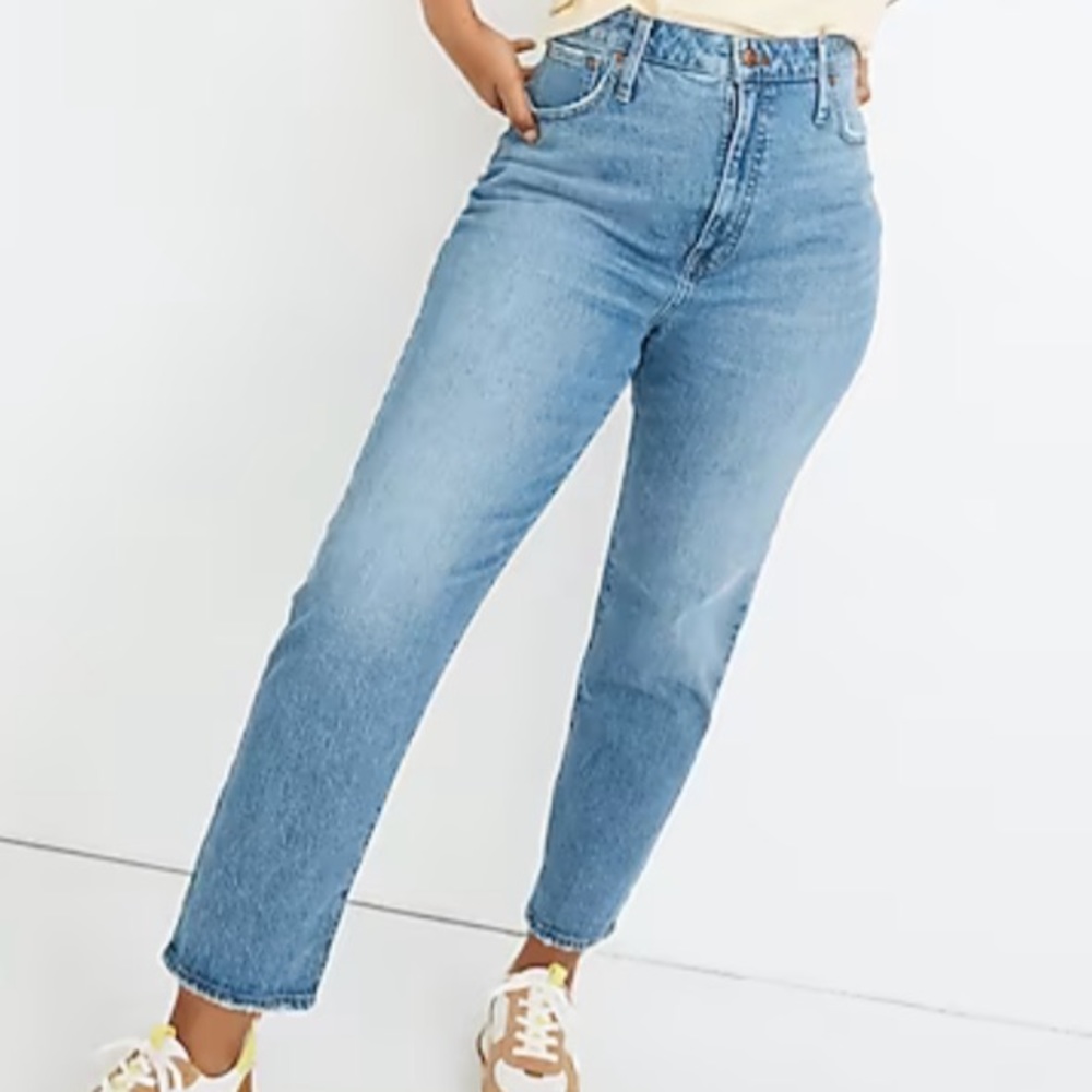 Madewell Classic Straight Leg Jean in Medium Wash